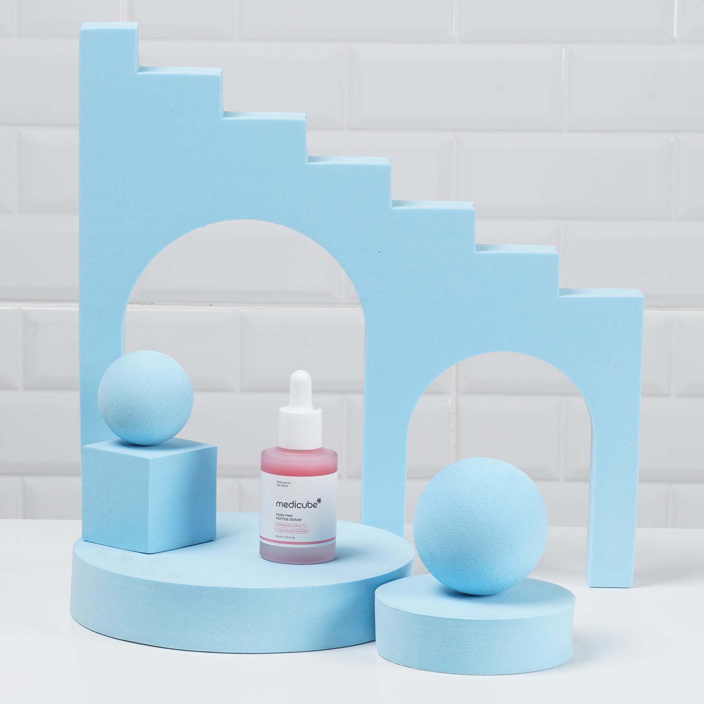 MEDICUBE: PDRN PINK PEPTIDE SERUM