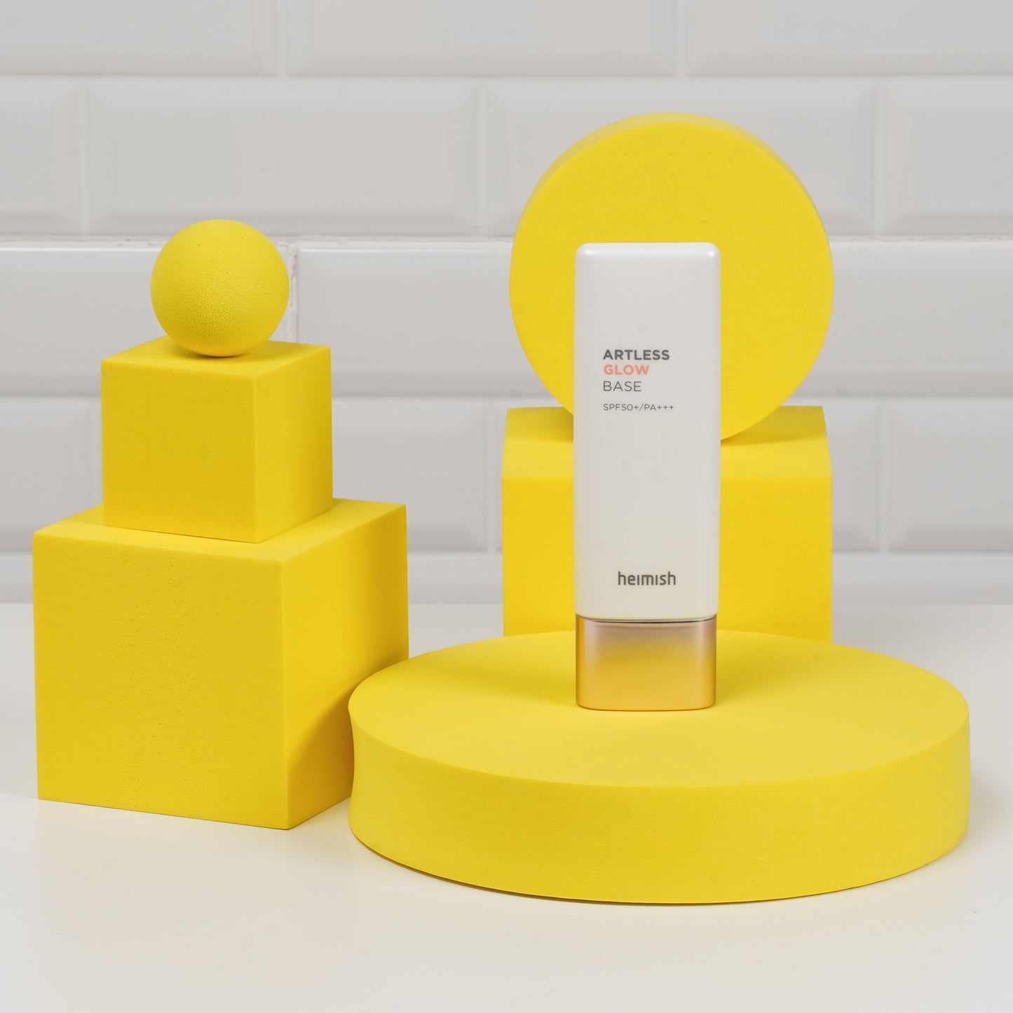 هيميش: كريم الأساس للمعة طبيعية مع عامل حماية من الشمس 50+