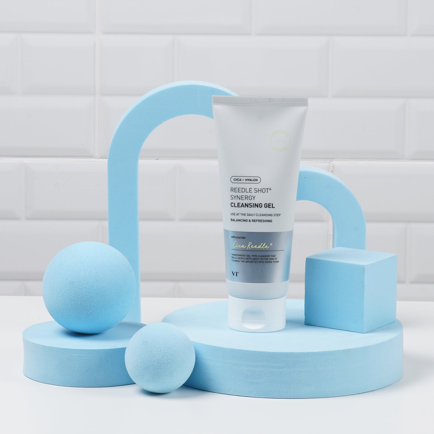 VT COSMETICS: REEDLE SHOT SYNERGY CLEANSING GEL