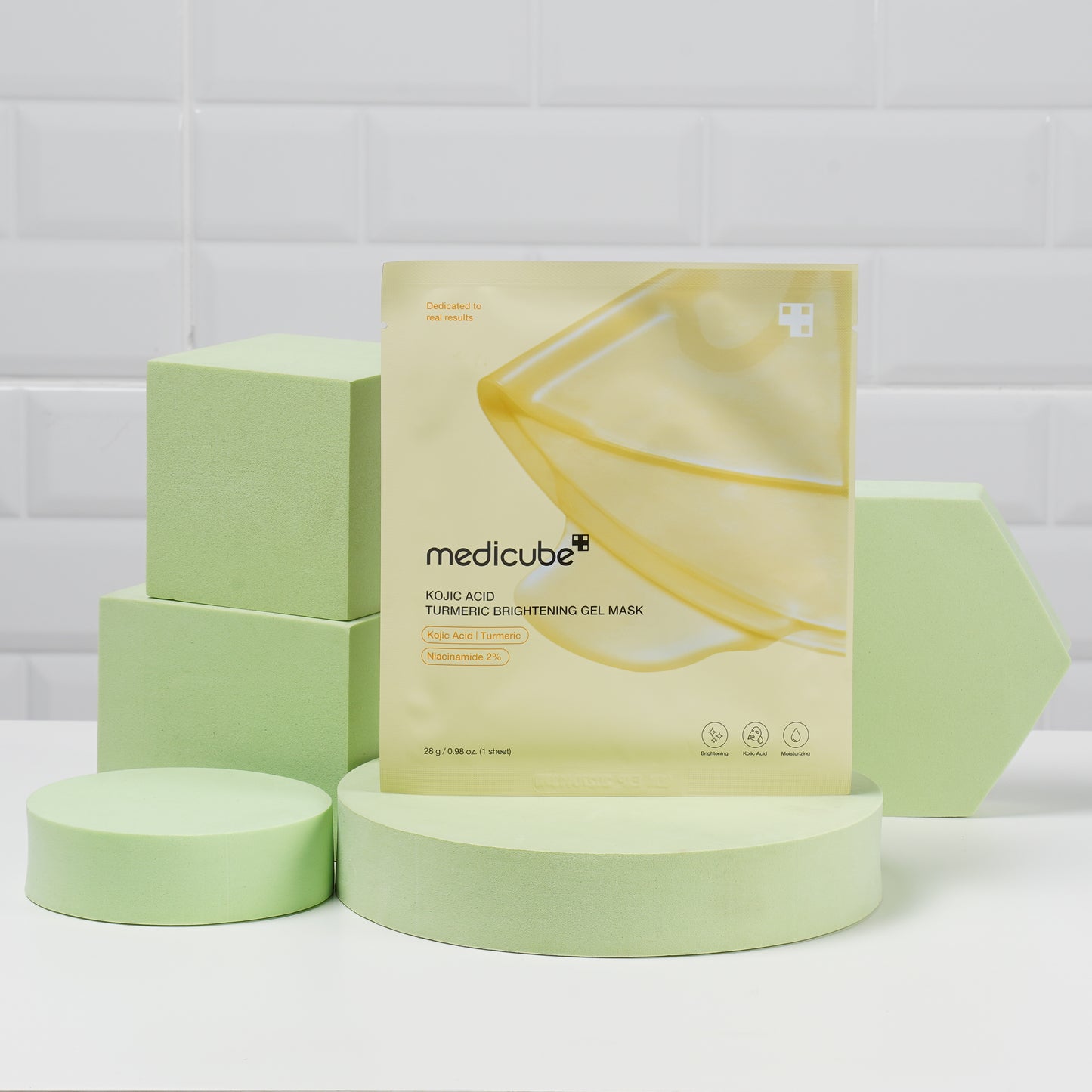 MEDICUBE: KOJIC ACID TURMERIC BRIGHTENING GEL MASK