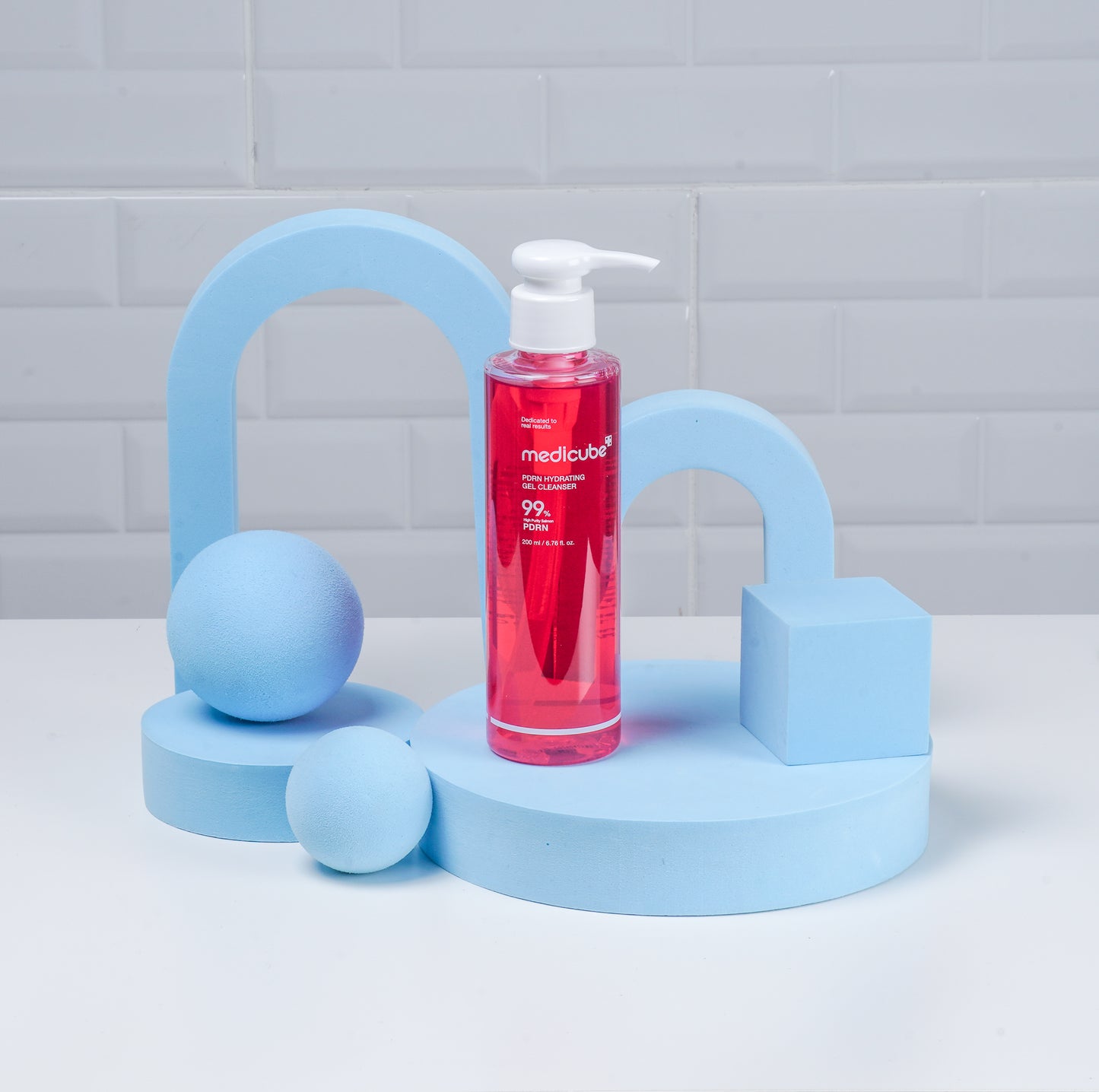 MEDICUBE: PDRN HYDRATING GEL CLEANSER
