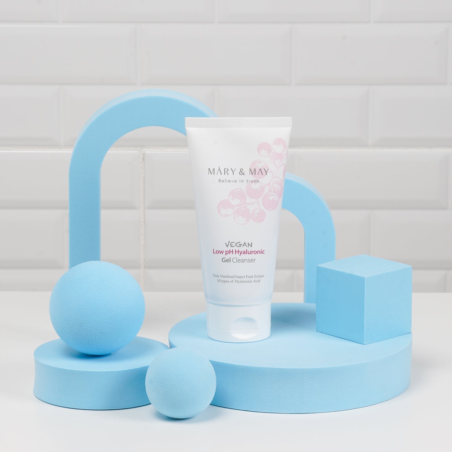 MARY&MAY: VEGAN LOW PH HYALURONIC GEL TO FOAM CLEANSER